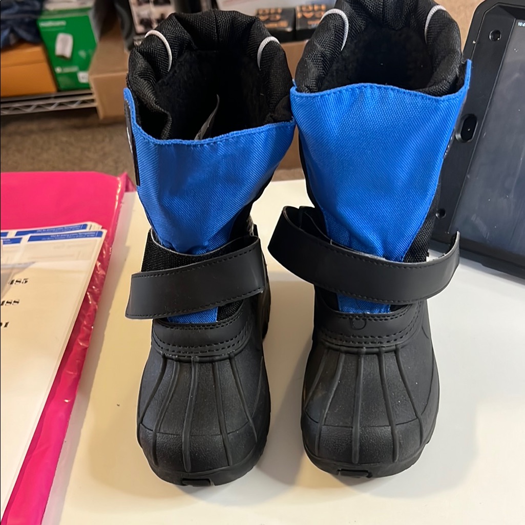 Tundra Blue And Black Rain & Snow Boots Waterproof Design
